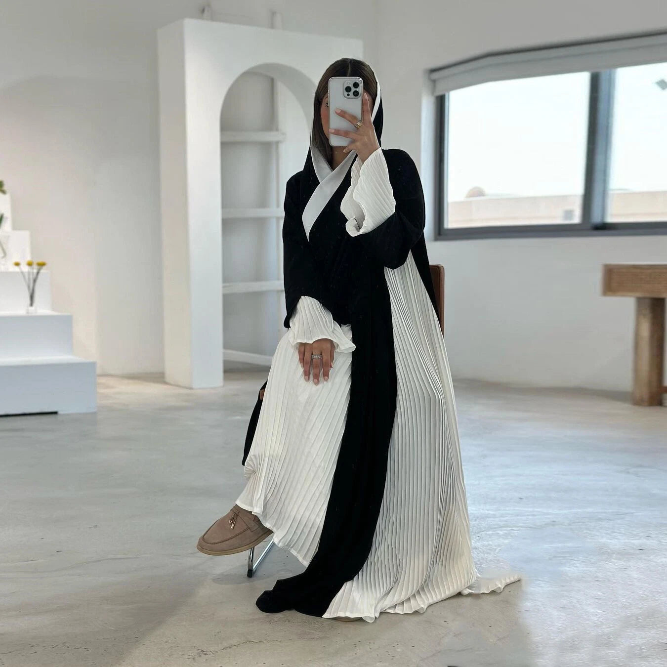 Black & Ivory Pleated Sleeve Abaya